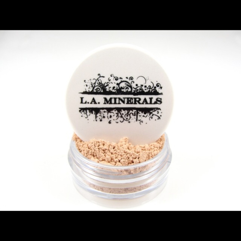 Just Peachy Concealer by LA Minerals 💦waterproof